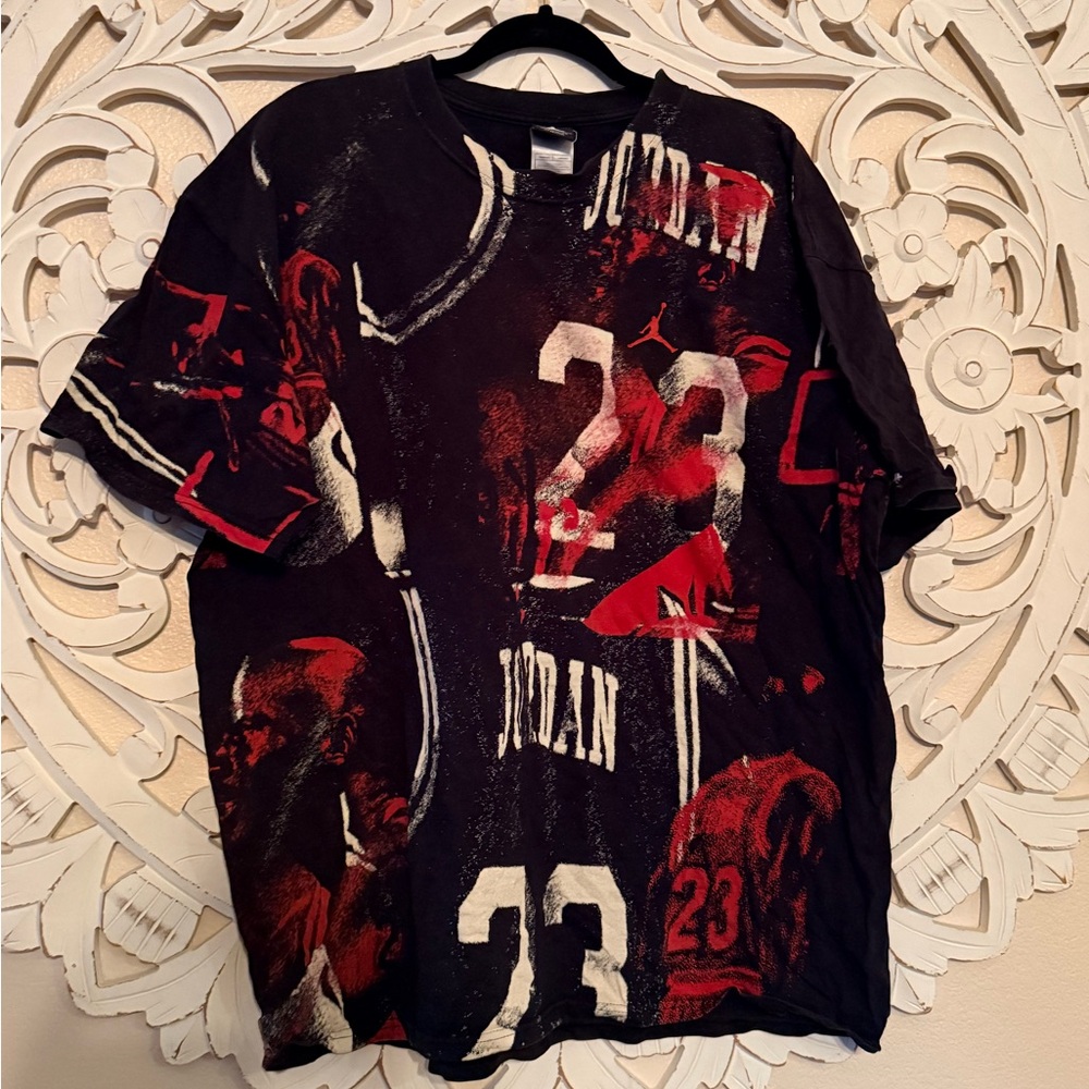 Y2K Michael Jordan vintage Men's Black and Red Graphic tee